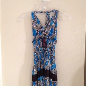 Summer dress around the neck sleeveless